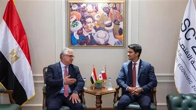 رئيس المنطقة الاقتصادية لقناة السويس يستضيف سفير بنما لتعزيز التعاون في مجالات النقل البحري والخدمات اللوجستية.