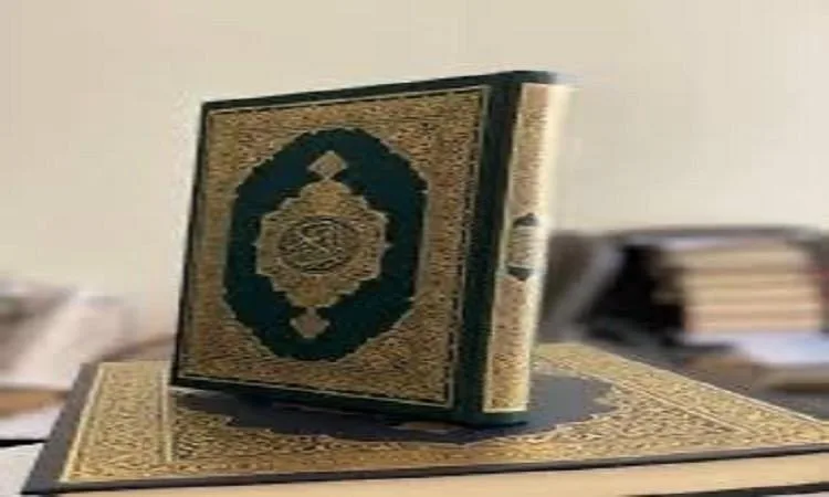 عثرت على مصاحف في المدافن ونقلتها إلى المسجد.. هل يعتبر هذا صحيحاً؟