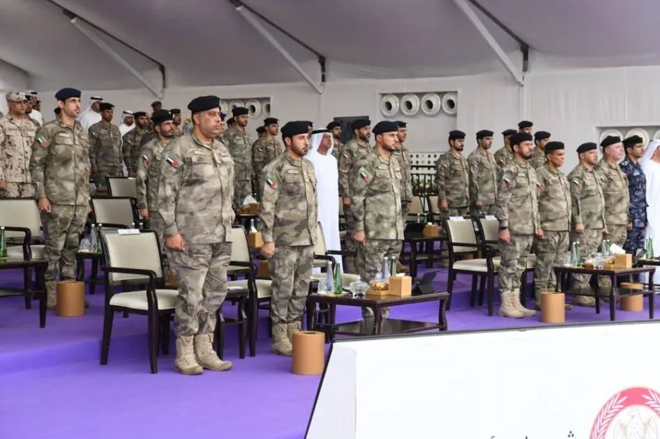 قائد شرطة أبوظبي يتابع استعراضات المجندين في الخدمة الوطنية