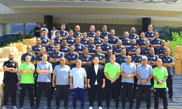 أبو زهرة يتواصل مع حكام معسكر الإسكندرية بشأن رسالة هاني أبو ريدة