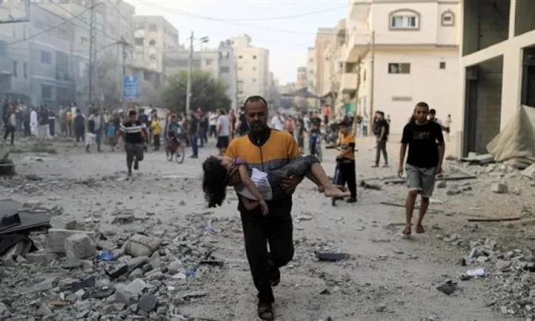 استشهاد 6 فلسطينيين في قصف إسرائيلي على غزة، بينهم 3 أثناء انتظار المساعدات الإنسانية