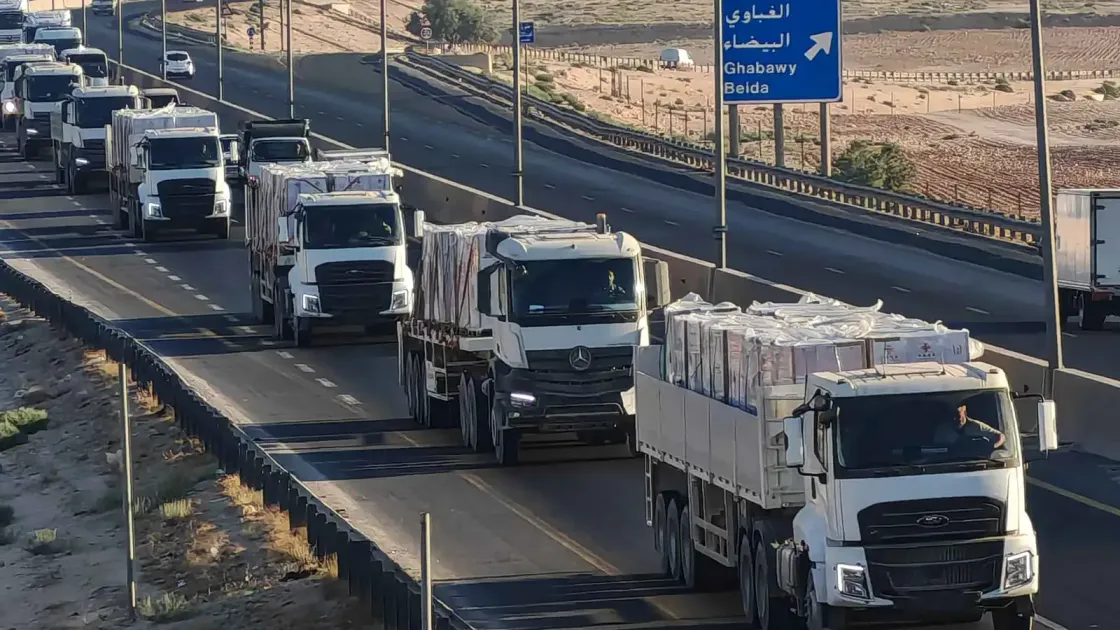 مستوطنون اعتدوا على قافلة مساعدات متجهة نحو غزة