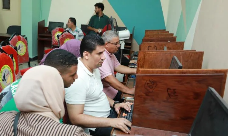 دعم مستمر.. مختبرات الحاسوب تعزز مهارات طلاب الثانوية