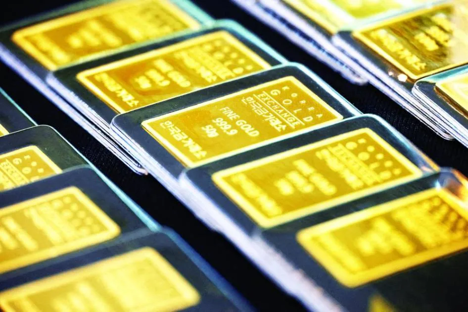 الذهب يتراجع نتيجة لجني الأرباح بعد زيادة كبيرة