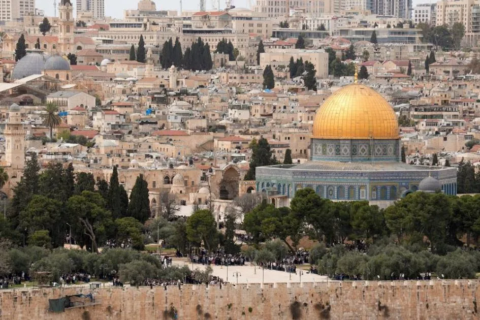 بن غفير يقود آلاف المستوطنين لاقتحام المسجد الأقصى