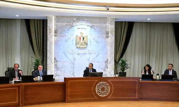 رئيس الحكومة يعقد اجتماعًا حاسمًا مع اللجنة الاقتصادية الوزارية لمناقشة التحديات الراهنة