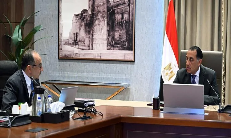 رئيس الوزراء يراقب تقدم مشروع تعزيز صناعة الغزل والنسيج