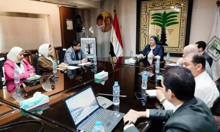 رئيسة “الطفولة والأمومة” تناقش سبل التعاون مع الاتحاد المصري للكيانات الشبابية