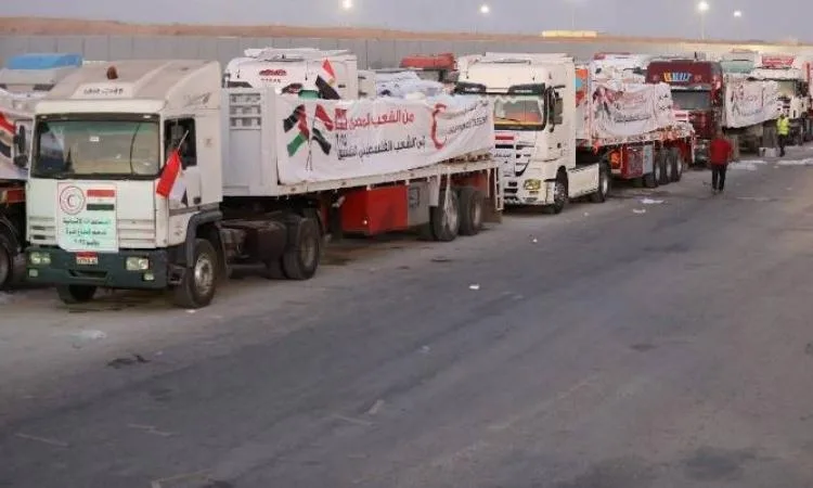 قافلة المساعدات المصرية الثامنة تحت عنوان ‘زاد العزة’ تتوجه إلى غزة عبر معبر رفح