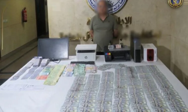 قبض على شخص بتهمة الاتجار غير القانوني للعملات الأجنبية عبر نظام المقاصة