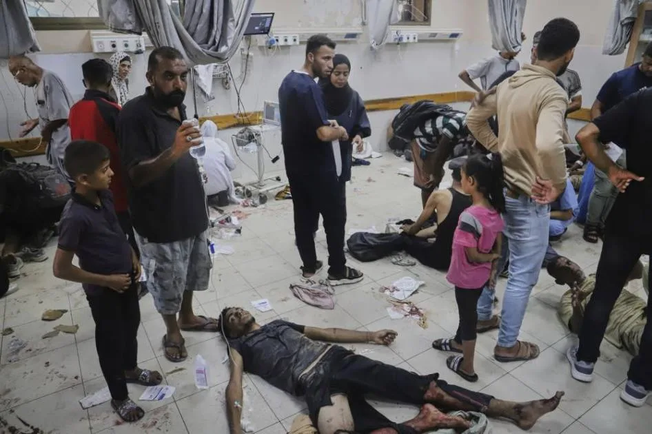قتلى وجرحى جراء انقلاب شاحنة مساعدات على المحتاجين في غزة