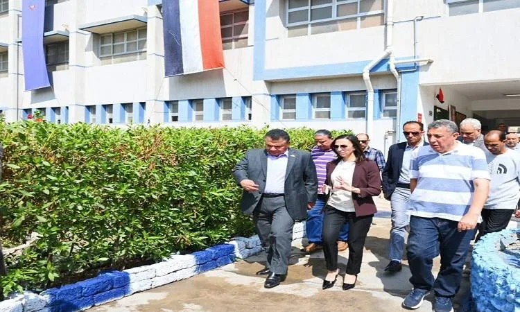 محافظ البحيرة يزور عدة لجان انتخابية لمجلس الشيوخ