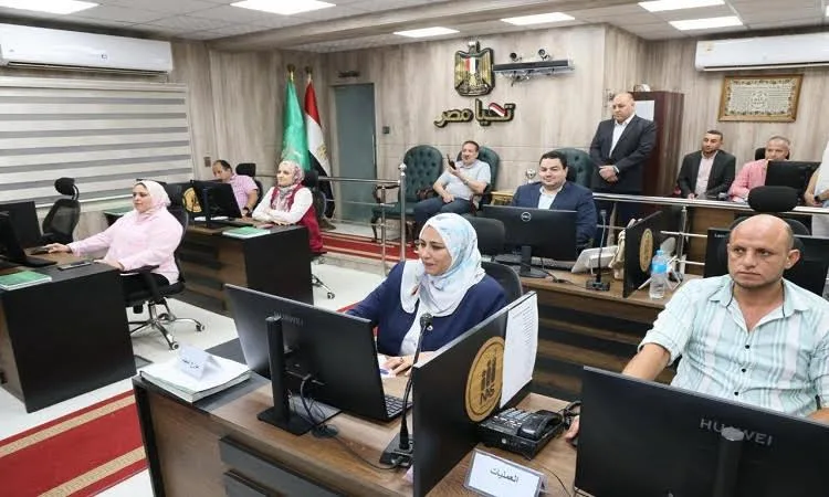 محافظ المنوفية يراقب إجراءات التصويت من خلال البث المباشر للشبكة الوطنية