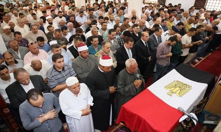 محافظ المنوفية يشارك في تشييع الرائد أحمد حافظ بمسقط رأسه: تكريم لخدماته الوطنية
