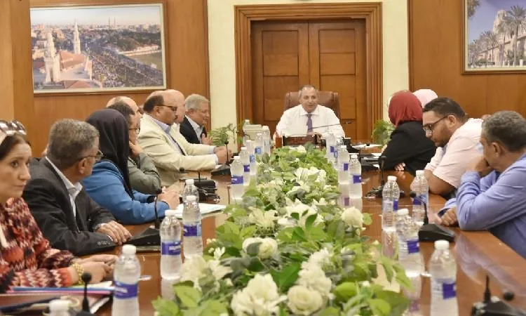 محافظ بورسعيد يبحث مع رئيس الشركة القابضة للمياه سبل تعزيز التعاون المشترك وأثره على تنمية البنية التحتية