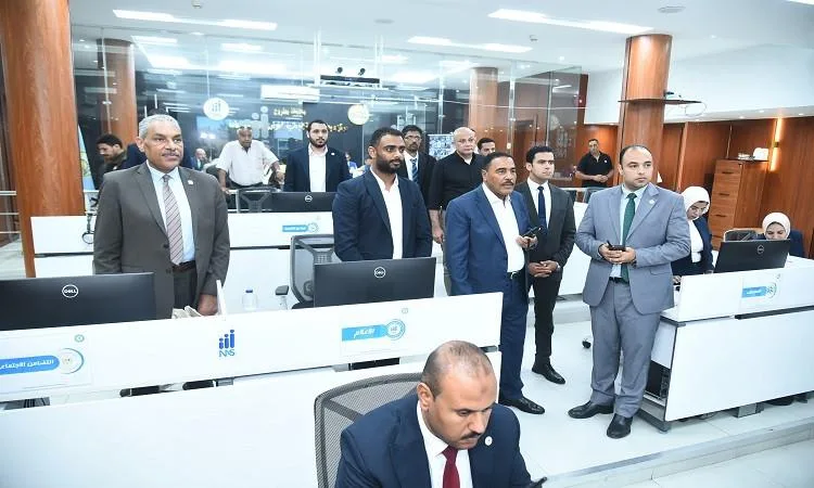محافظ مطروح يتابع إتمام عملية إغلاق صناديق الاقتراع في 127 لجنة انتخابية