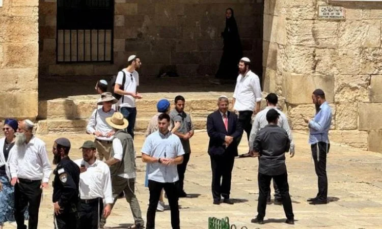 مستوطنون يقتحمون مقبرة باب الرحمة قرب المسجد الأقصى: تصعيد جديد في التوترات