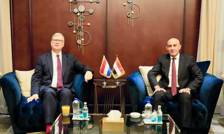 وزير التعليم يلتقي بالسفير الهولندي في القاهرة لمناقشة تعزيز التعاون