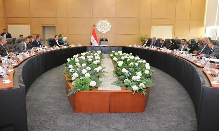وزير الكهرباء يوجه بضرورة الاستمرار في تنفيذ استراتيجية مواجهة زيادة الأحمال واستهلاك الطاقة.
