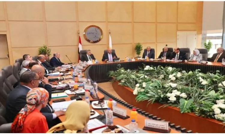 وزير النقل يُصدر توجيهات لتنفيذ مشاريع شركة قناة السويس لتطوير الموانئ البحرية