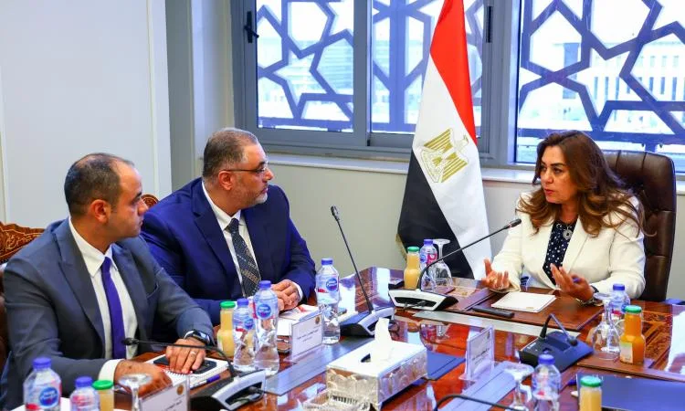 وزيرة التنمية المحلية تناقش مع شركة أزري العالمية سبل تعزيز الخدمات المقدمة للمواطنين